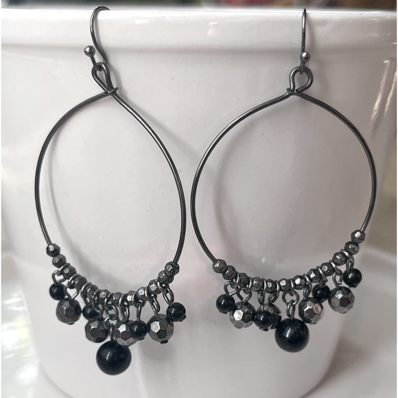🌸3/$25 Simply Vera Wang Silver and Black Beaded Teardrop Hoop Dangle Earrings - Picture 9 of 11